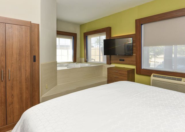 Imagen de la habitación del Hotel Holiday Inn Express and Suites Corona. Foto 16