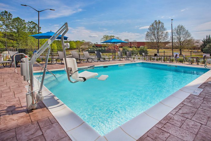 Imagen de la piscina del Hotel Holiday Inn Express and Suites Covington, An Ihg. Foto 20