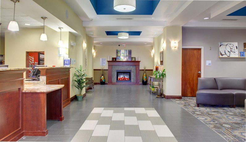 Imagen de los interiores del Hotel Holiday Inn Express and Suites Cross Lanes, an IHG. Foto 20