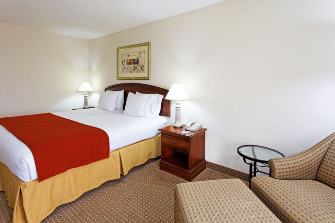 Imagen de los exteriores del Hotel Holiday Inn Express and Suites Cullman, An Ihg. Foto 10