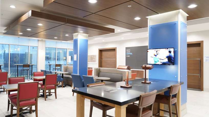 Imagen de los interiores del Hotel Holiday Inn Express and Suites Dallas Central Market Center, an IHG. Foto 18