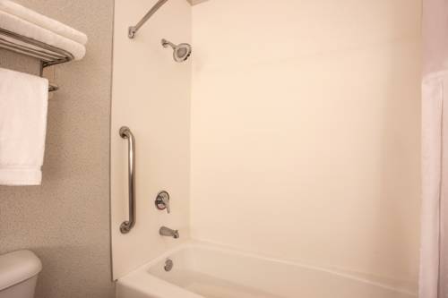 Imagen de la habitación del Hotel Holiday Inn Express and Suites Davis - University Area, An Ihg. Foto 3