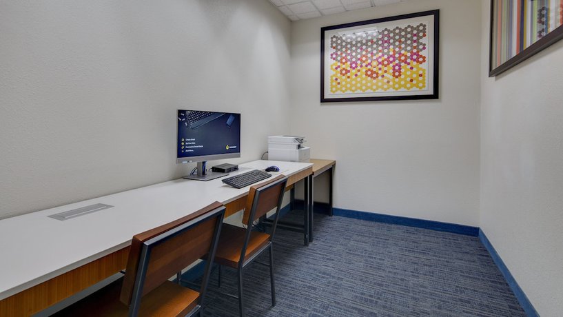 Imagen de la habitación del Hotel Holiday Inn Express and Suites Detroit - Farmington Hills, an IHG. Foto 6