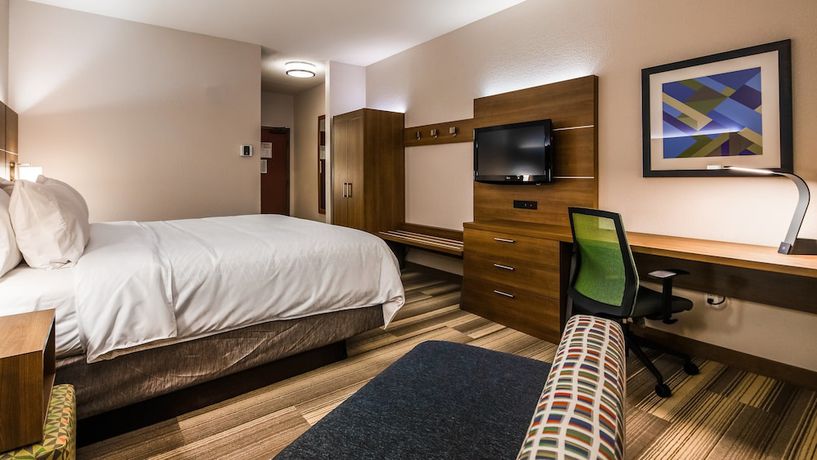 Imagen de la habitación del Hotel Holiday Inn Express and Suites Detroit - Farmington Hills, an IHG. Foto 8