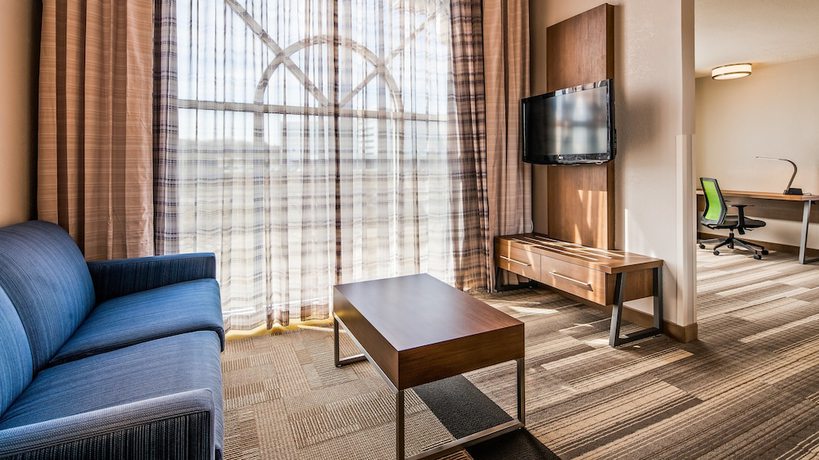 Imagen de la habitación del Hotel Holiday Inn Express and Suites Detroit - Farmington Hills, an IHG. Foto 15
