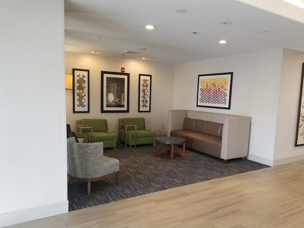 Imagen de los interiores del Hotel Holiday Inn Express and Suites Dinuba West, An Ihg. Foto 16