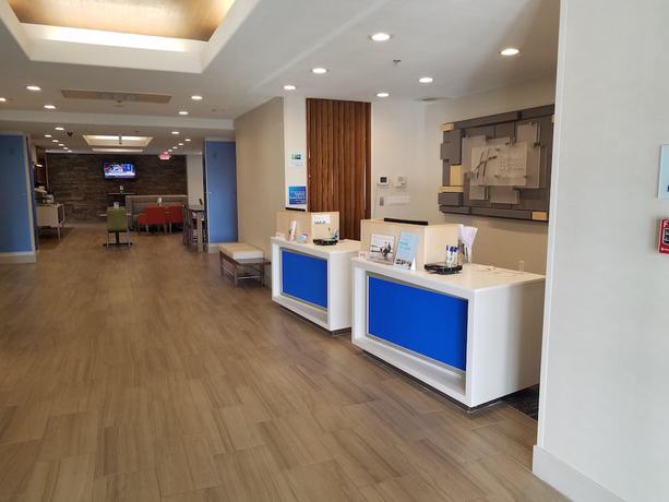 Imagen de los interiores del Hotel Holiday Inn Express and Suites Dinuba West, An Ihg. Foto 17