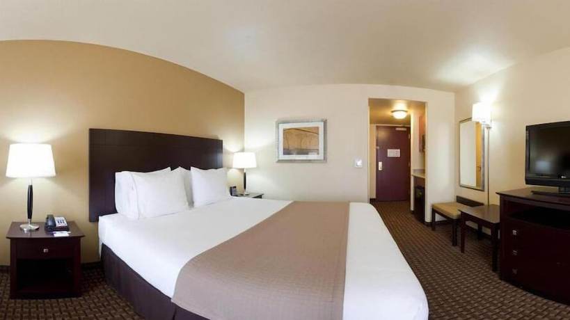 Imagen de la habitación del Hotel Holiday Inn Express and Suites Dinuba West, An Ihg. Foto 15