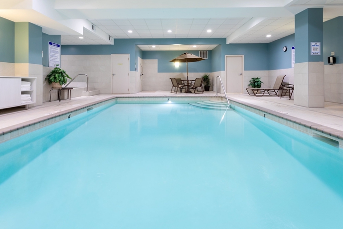 Imagen de la piscina del Hotel Holiday Inn Express and Suites Downtown Minneapolis, An Ihg. Foto 18