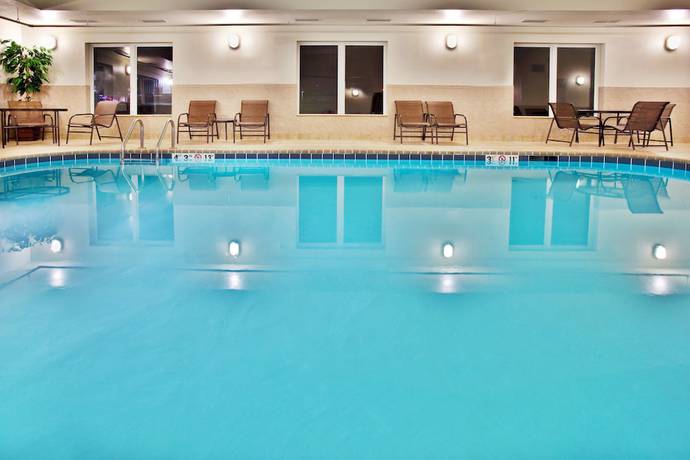 Imagen de la piscina del Hotel Holiday Inn Express and Suites Dubuque, An Ihg. Foto 20