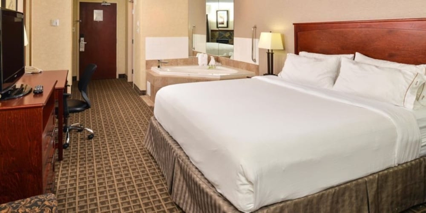 Imagen de la habitación del Hotel Holiday Inn Express and Suites Edmonton North, An Ihg. Foto 1