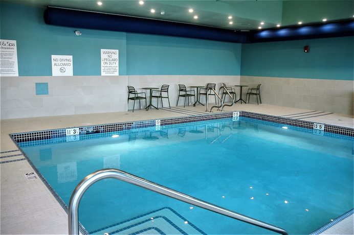 Imagen de la piscina del Hotel Holiday Inn Express and Suites Edmonton Sw - Windermere, An Ihg. Foto 19