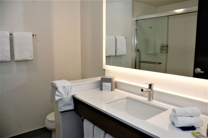 Imagen de la habitación del Hotel Holiday Inn Express and Suites Edmonton Sw - Windermere, An Ihg. Foto 10