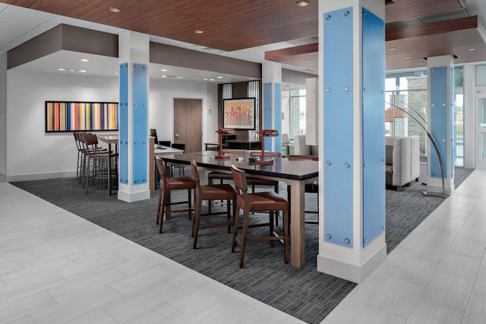 Imagen del bar/restaurante del Hotel Holiday Inn Express and Suites Elkhorn - Lake Geneva Area, an IHG. Foto 2