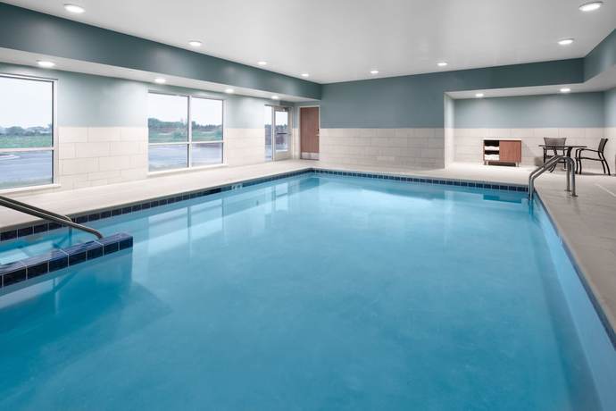 Imagen de la piscina del Hotel Holiday Inn Express and Suites Elkhorn - Lake Geneva Area, an IHG. Foto 20