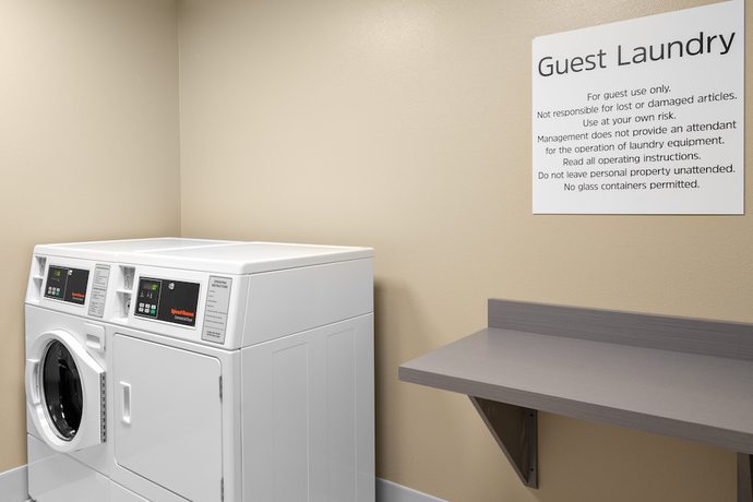 Imagen de los interiores del Hotel Holiday Inn Express and Suites Elkhorn - Lake Geneva Area, an IHG. Foto 18