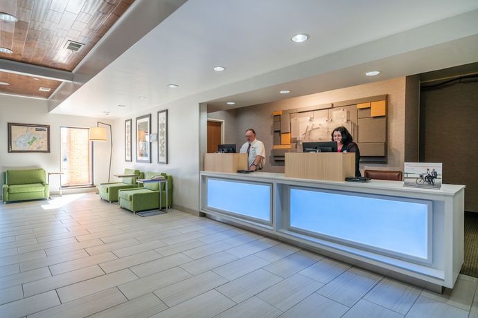 Imagen de los interiores del Hotel Holiday Inn Express and Suites Elkins, An Ihg. Foto 14