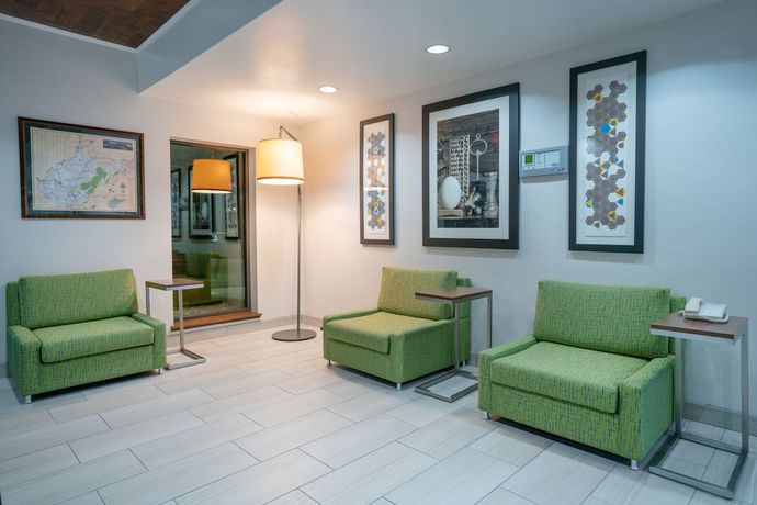 Imagen de los interiores del Hotel Holiday Inn Express and Suites Elkins, An Ihg. Foto 15