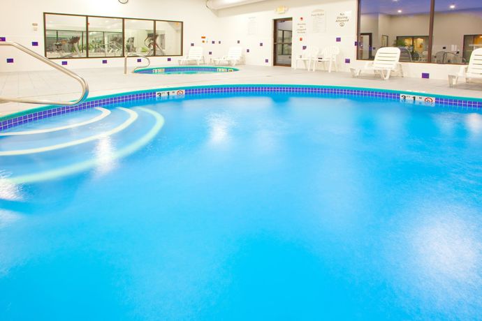 Imagen de la piscina del Hotel Holiday Inn Express and Suites Elkins, An Ihg. Foto 19