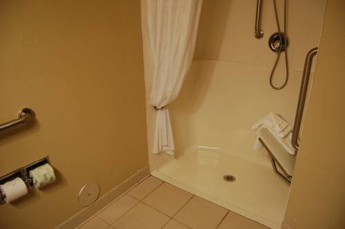 Imagen de la habitación del Hotel Holiday Inn Express and Suites Elyria, An Ihg. Foto 3