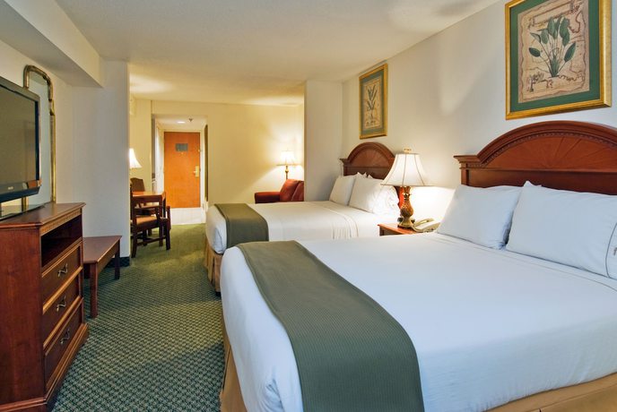 Imagen de la habitación del Hotel Holiday Inn Express and Suites Emporia, An Ihg. Foto 13