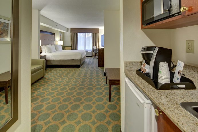 Imagen de la habitación del Hotel Holiday Inn Express and Suites Emporia, An Ihg. Foto 17