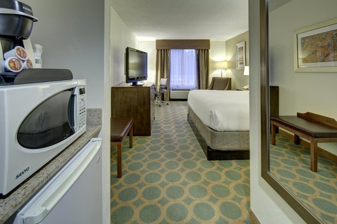 Imagen de la habitación del Hotel Holiday Inn Express and Suites Emporia, An Ihg. Foto 18