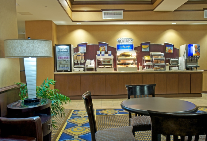 Imagen del bar/restaurante del Hotel Holiday Inn Express and Suites Energy Corridor West Oaks, An Ihg. Foto 2