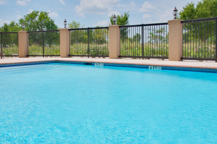 Imagen de la piscina del Hotel Holiday Inn Express and Suites Energy Corridor West Oaks, An Ihg. Foto 16