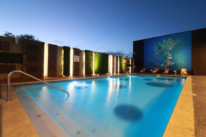 Imagen de la piscina del Hotel Holiday Inn Express and Suites Ensenada Centro. Foto 19