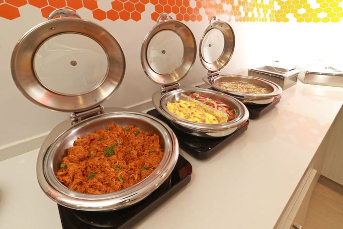 Imagen del bar/restaurante del Hotel Holiday Inn Express and Suites Ensenada Centro. Foto 3