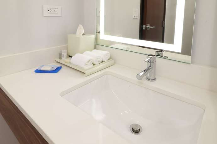 Imagen de la habitación del Hotel Holiday Inn Express and Suites Ensenada Centro. Foto 11