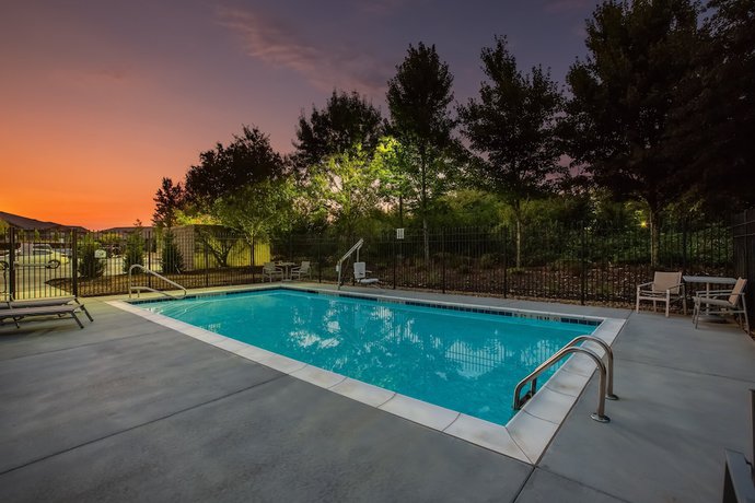 Imagen de la piscina del Hotel Holiday Inn Express and Suites Fairburn, an IHG. Foto 20
