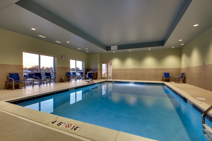 Imagen de la piscina del Hotel Holiday Inn Express and Suites Findlay North, An Ihg. Foto 18