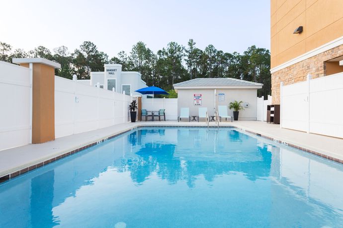 Imagen de la piscina del Hotel Holiday Inn Express and Suites Fleming Island, an IHG. Foto 19