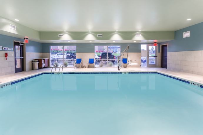 Imagen de la piscina del Hotel Holiday Inn Express and Suites Florence-Cincinnati Airport, an IHG. Foto 20