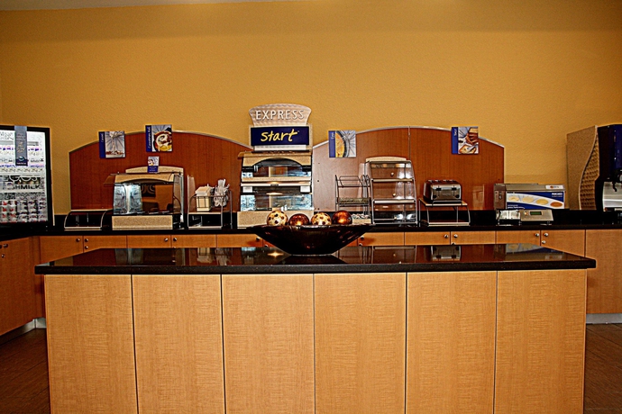 Imagen del bar/restaurante del Hotel Holiday Inn Express and Suites Fort Lauderdale Airport South, An Ihg. Foto 3