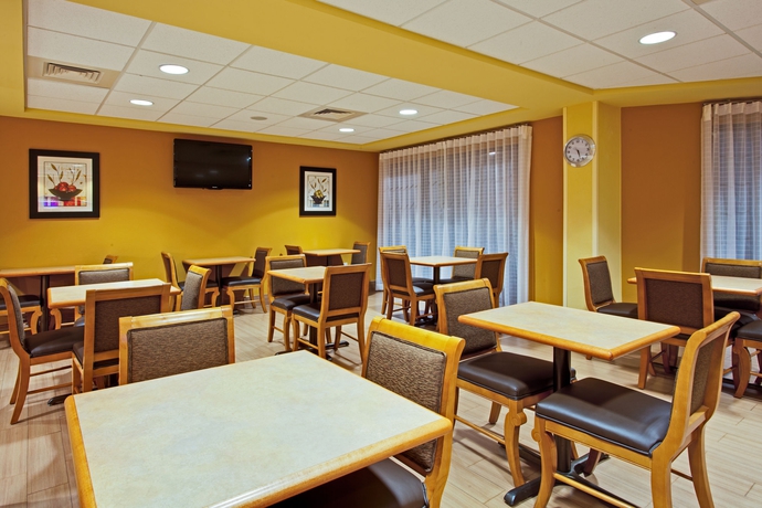 Imagen del bar/restaurante del Hotel Holiday Inn Express and Suites Fort Lauderdale Airport West, an IHG Hotel. Foto 4