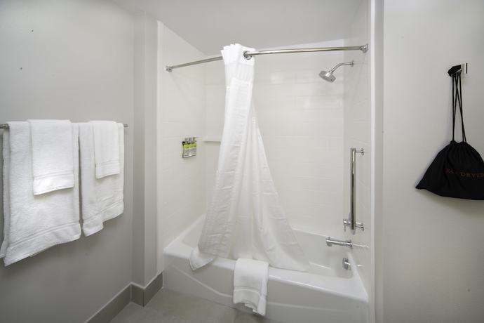 Imagen de la habitación del Hotel Holiday Inn Express and Suites Fort Myers Airport, an IHG. Foto 2