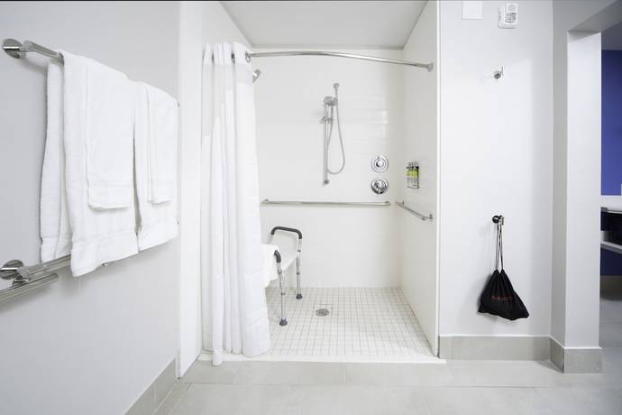 Imagen de la habitación del Hotel Holiday Inn Express and Suites Fort Myers Airport, an IHG. Foto 15