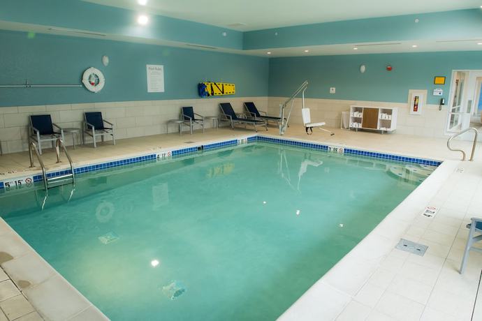 Imagen de la piscina del Hotel Holiday Inn Express and Suites Fort Wayne North, an IHG. Foto 20
