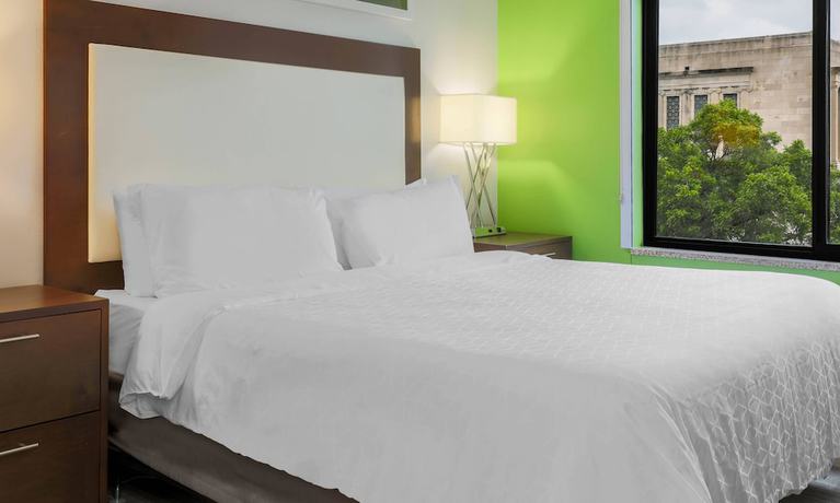 Imagen de la habitación del Hotel Holiday Inn Express and Suites Fort Worth Downtown, An Ihg. Foto 9