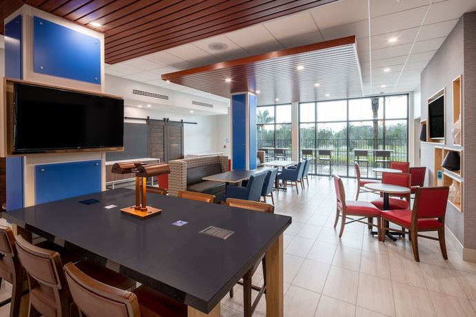 Imagen de los interiores del Hotel Holiday Inn Express and Suites Ft Myers Beach-Sanibel Gateway by IHG. Foto 20