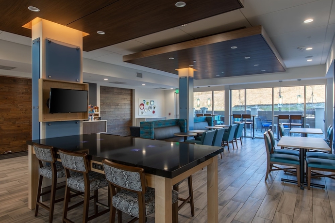 Imagen de los interiores del Hotel Holiday Inn Express and Suites Gainesville - Lake Lanier Area, An Ihg. Foto 19