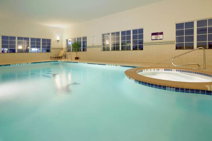 Imagen de la piscina del Hotel Holiday Inn Express and Suites Georgetown, an IHG. Foto 20