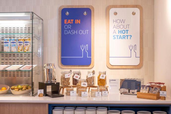 Imagen del bar/restaurante del Hotel Holiday Inn Express and Suites Ghent by IHG. Foto 7