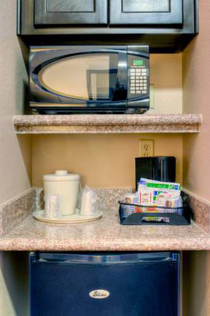 Imagen de la habitación del Hotel Holiday Inn Express and Suites Granbury, An Ihg. Foto 11