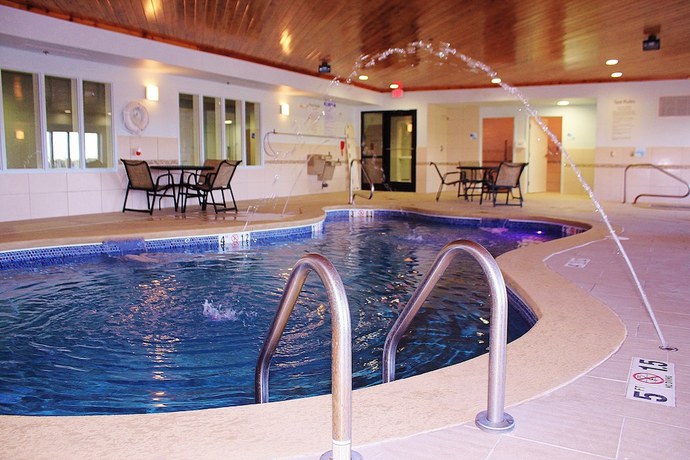 Imagen de la piscina del Hotel Holiday Inn Express and Suites Greenfield, An Ihg. Foto 20
