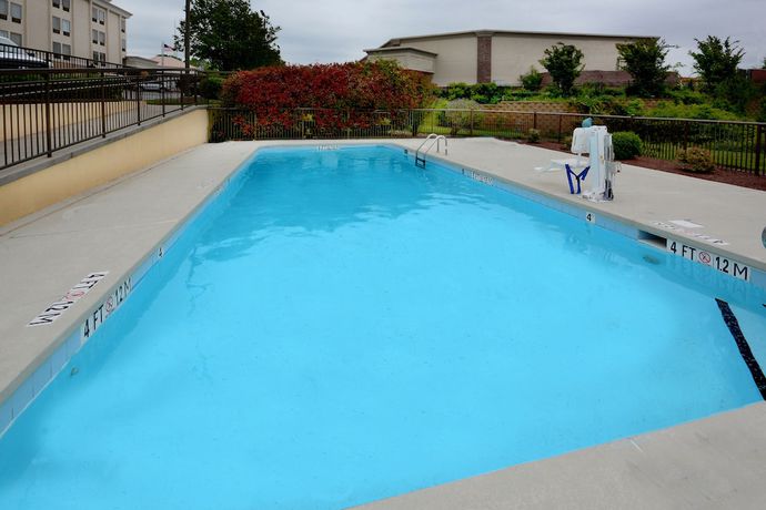 Imagen de la piscina del Hotel Holiday Inn Express and Suites Greensboro-(I-40 Wendover), an IHG. Foto 18