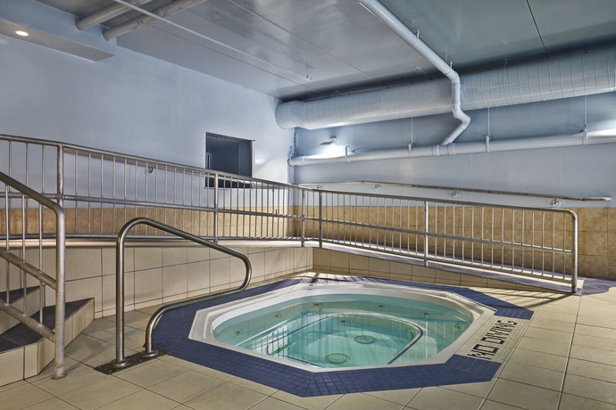 Imagen de la piscina del Hotel Holiday Inn Express and Suites Halifax - Bedford, An Ihg. Foto 13